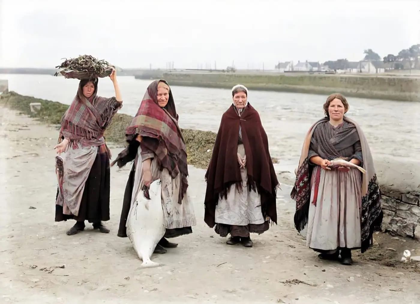 Irish Ladies in Claddagh